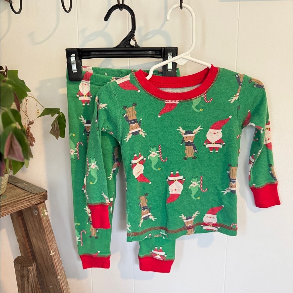 🎄 Carter’s Christmas Pajama Set 18M 🎄